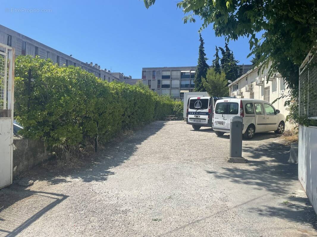 bureaux avec parking privatisé - Commerce à MARSEILLE-14E