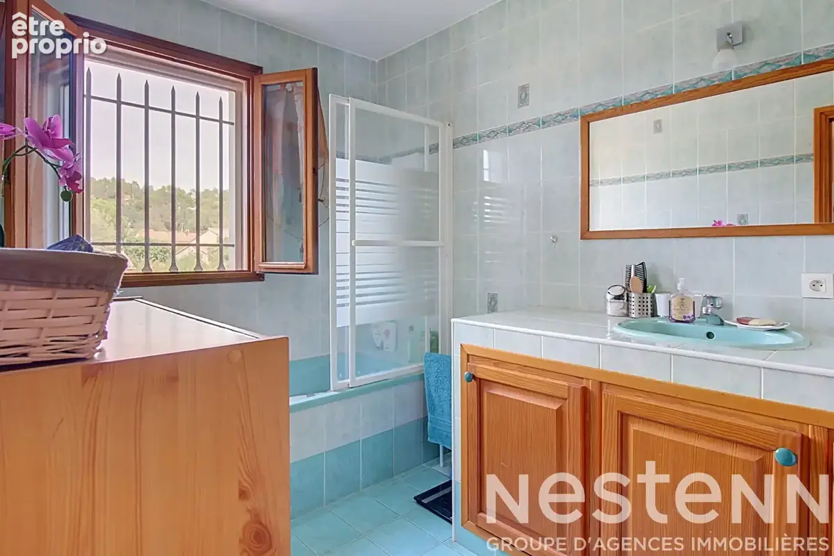 A VENDRE - Maison Vidauban 5 pièces 123m2, piscine , garage  , sous sol  et cave. - photo 9