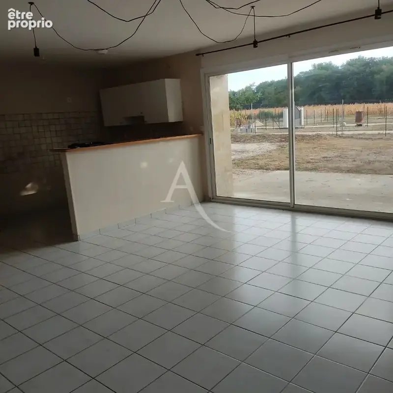 Maison à FONTAINES-D'OZILLAC