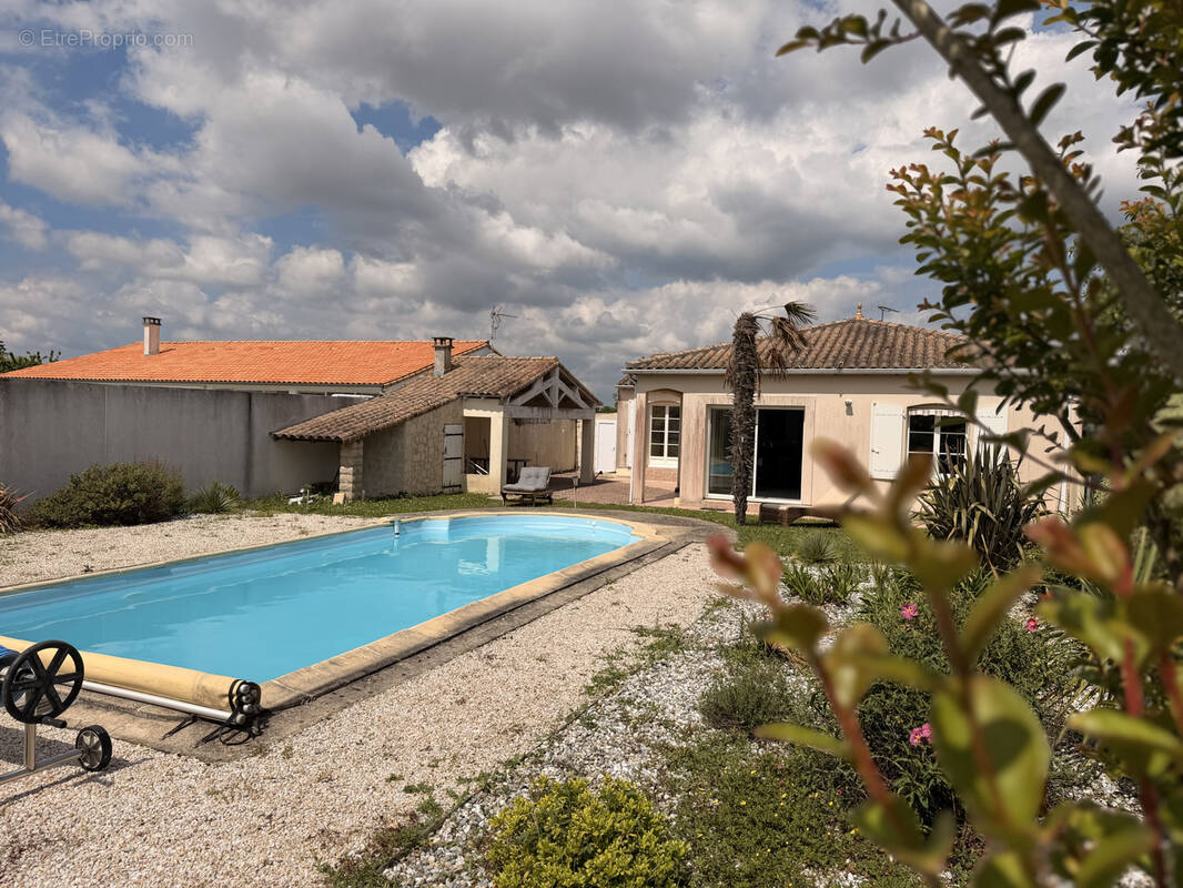Maison à MORNAC-SUR-SEUDRE