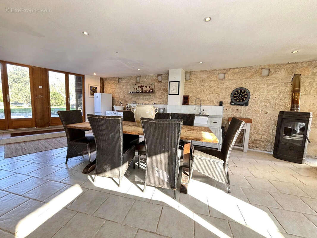 GITE - Maison à AUNAC