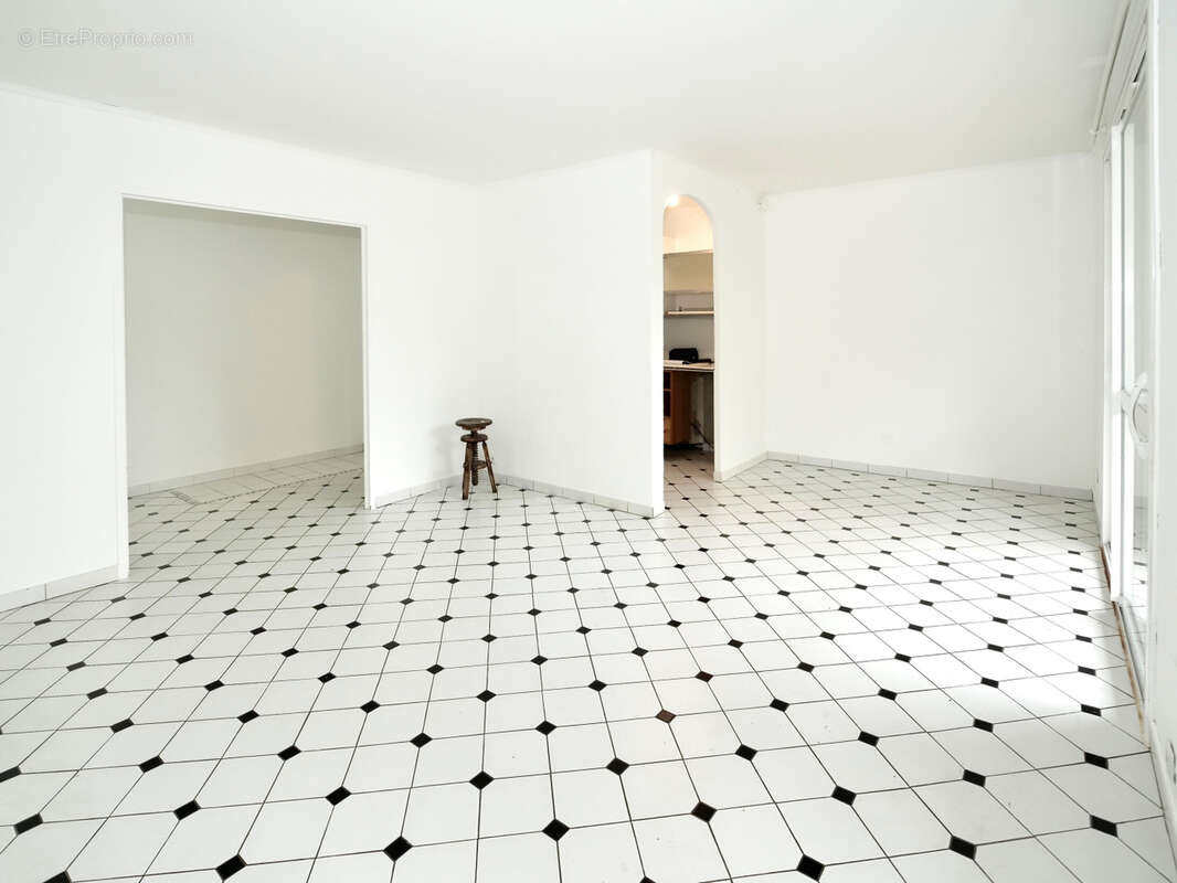 Appartement à VAUX-LE-PENIL