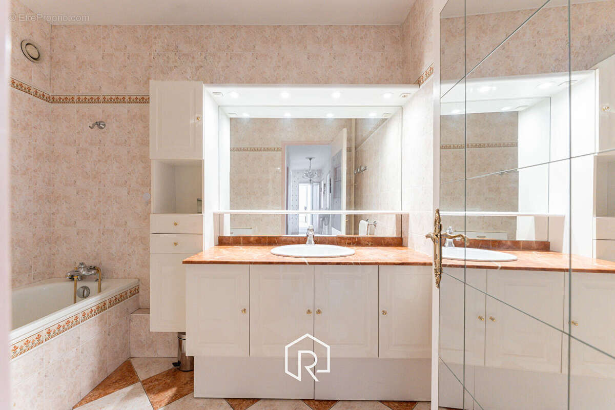 Appartement à MARSEILLE-4E