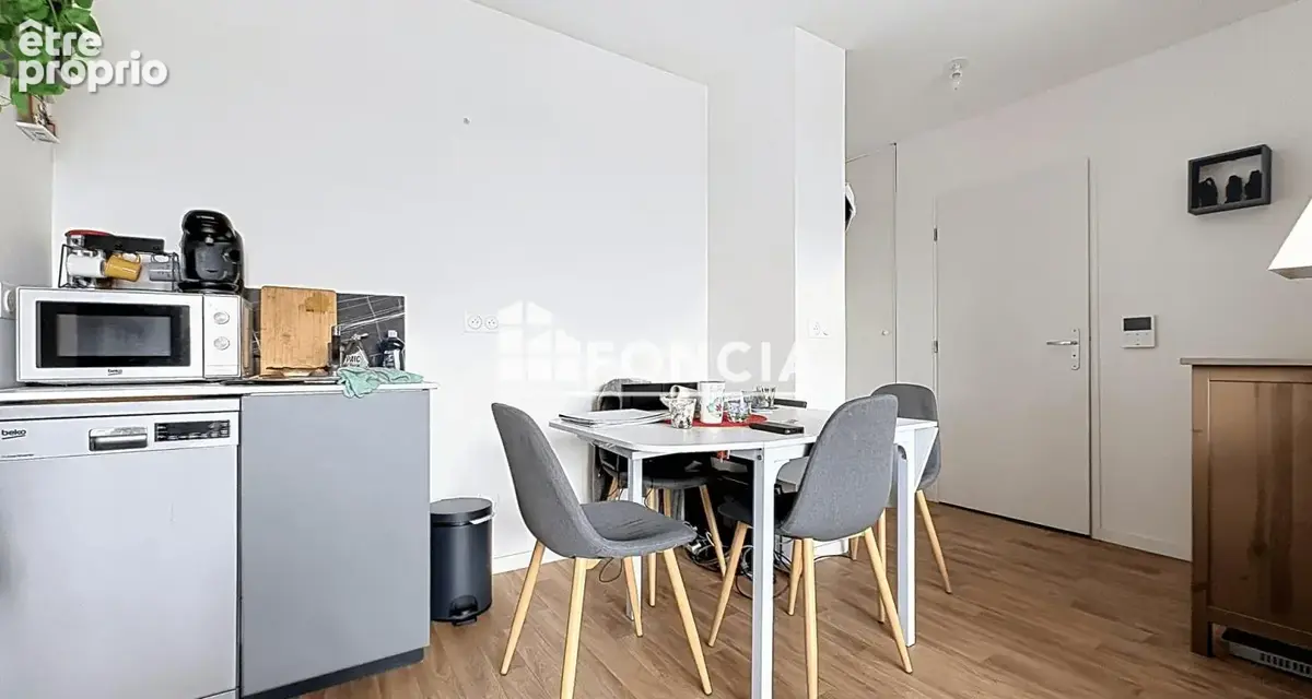 Grand t1 avec belle terrasse en dernier etage - ascenseur - parking - photo 4