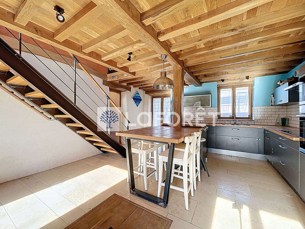 Maison à SAINT-CLAIR-DE-LA-TOUR