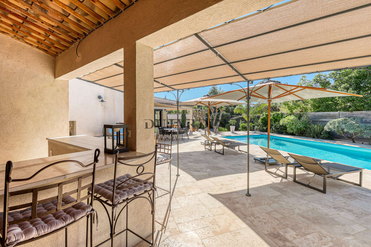 Maison à BORMES-LES-MIMOSAS