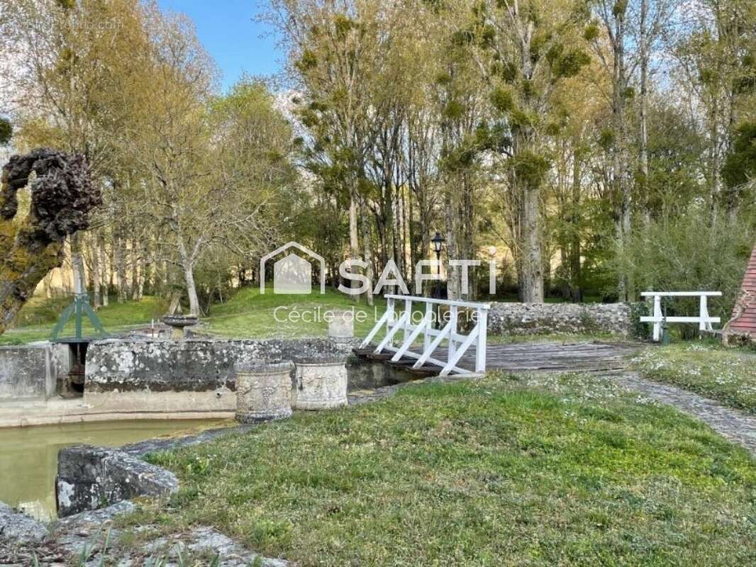 Photo 3 - Maison à AZAY-LE-FERRON