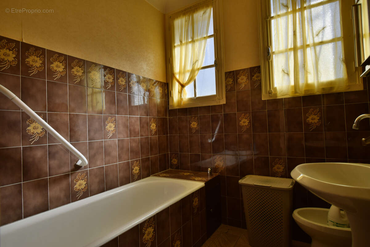 Maison à COURS-DE-PILE