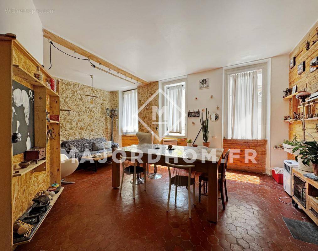 Appartement à MARSEILLE-1E