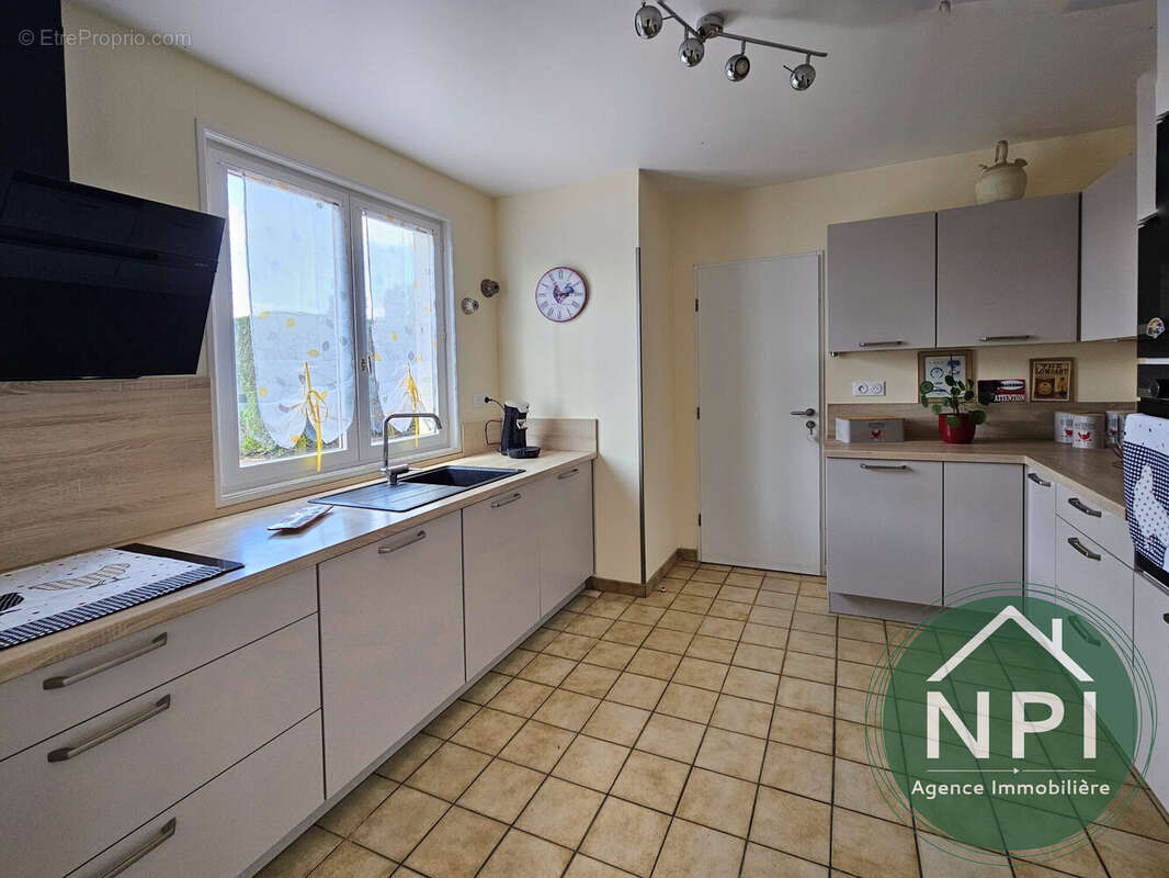 Maison à LES ECRENNES