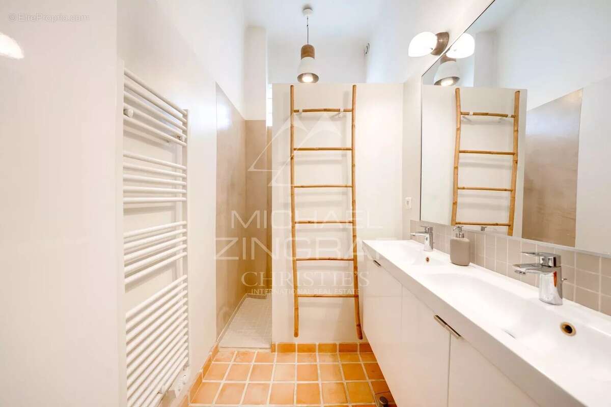 Appartement à MARSEILLE-6E
