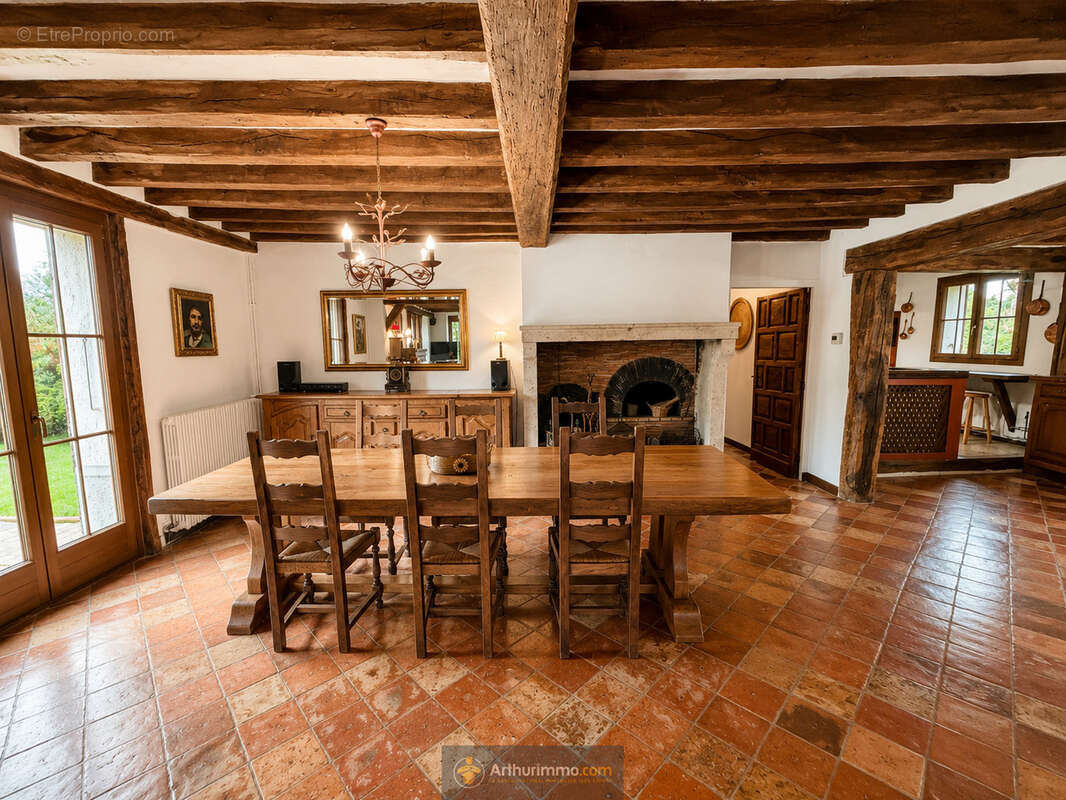 Maison à CRECY-LA-CHAPELLE