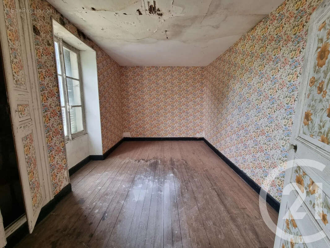 Maison à CORVOL-D'EMBERNARD