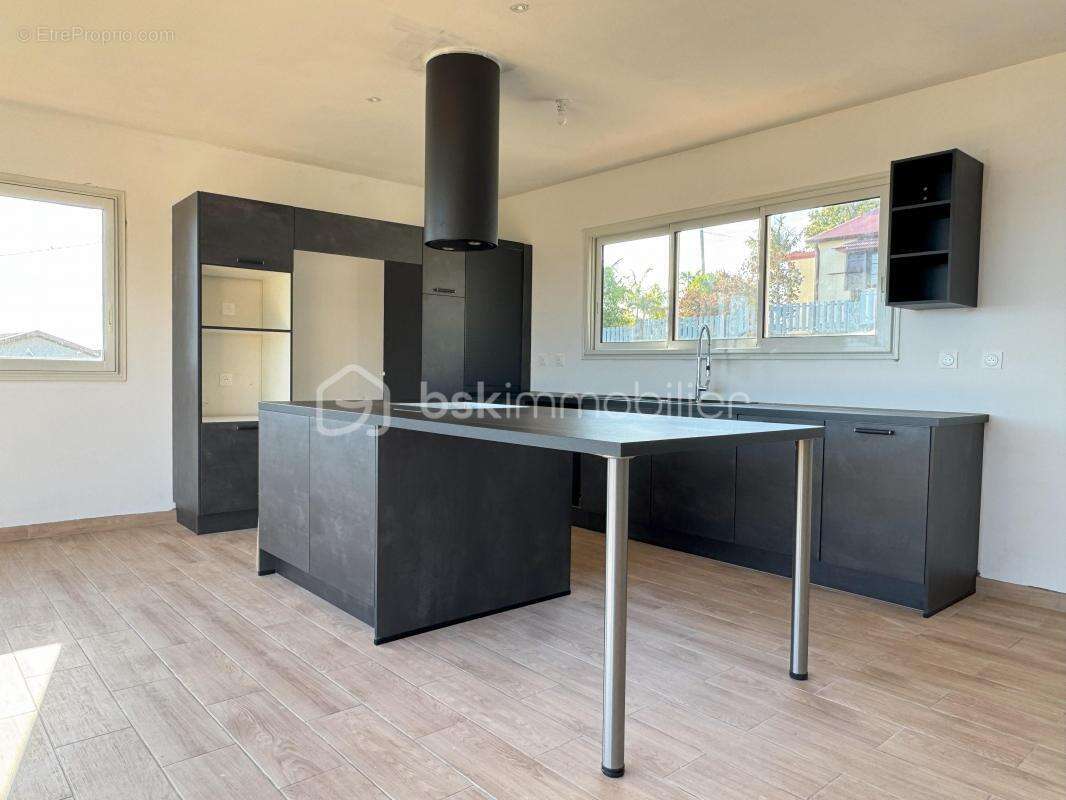 Maison à LES AVIRONS