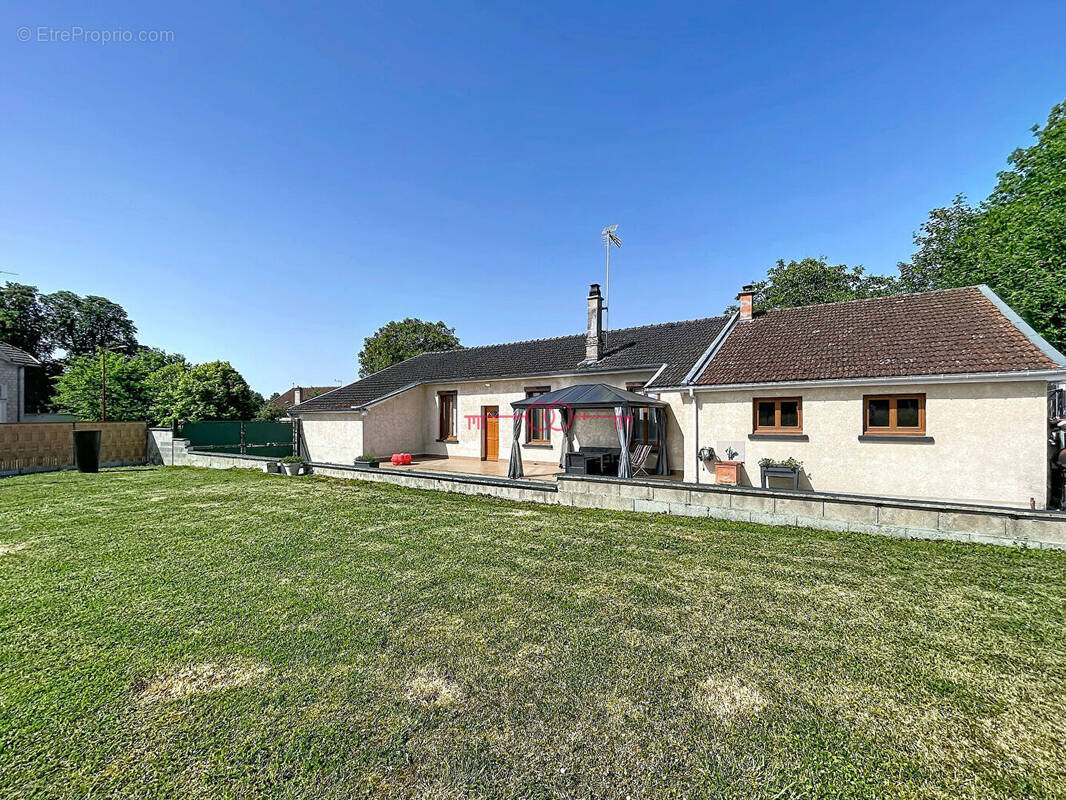 Maison à SAINTE-MENEHOULD