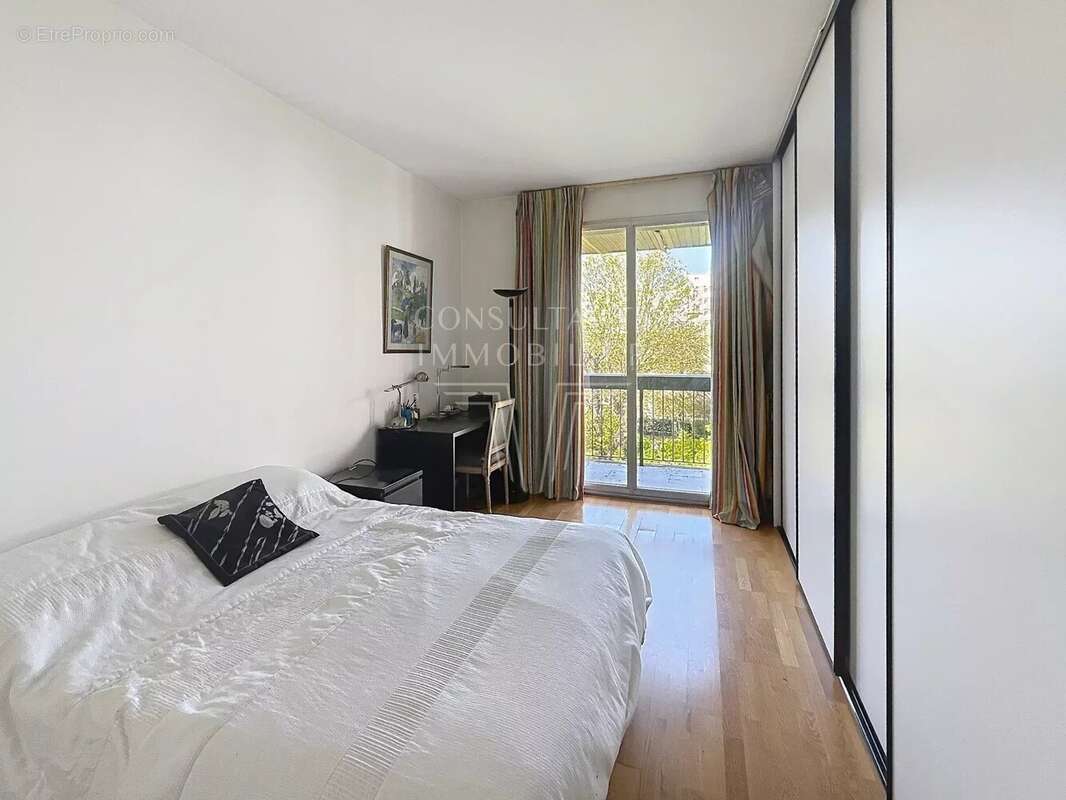 Appartement à NEUILLY-SUR-SEINE