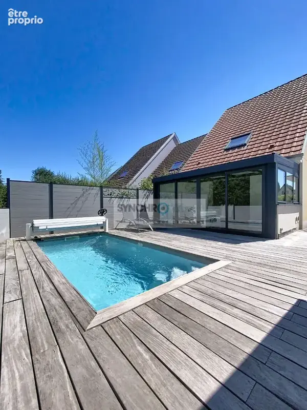 Maison avec piscine et jardin - photo 1
