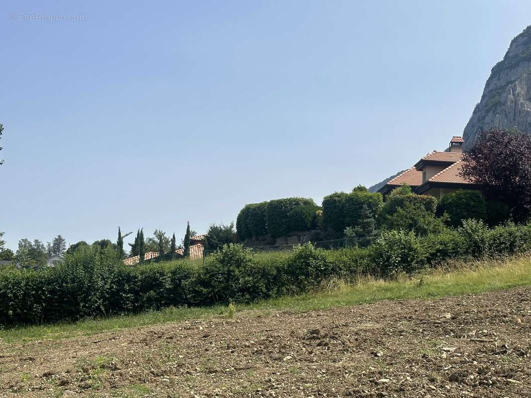 A 3' De La Frontiere Suisse / Terrain Constructible Viabilisé - photo 3