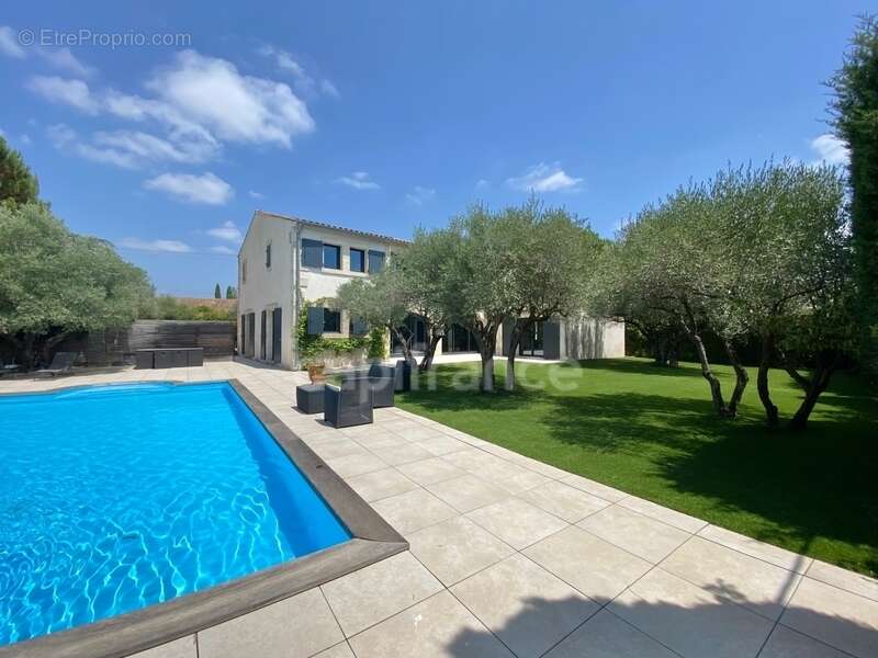 À SAINT MAXIMIN (30) Splendide propriété de 280 m², à 5 min d’Uzès proche de toutes commodités, sur un terrain clos et arboré d’ - photo 21