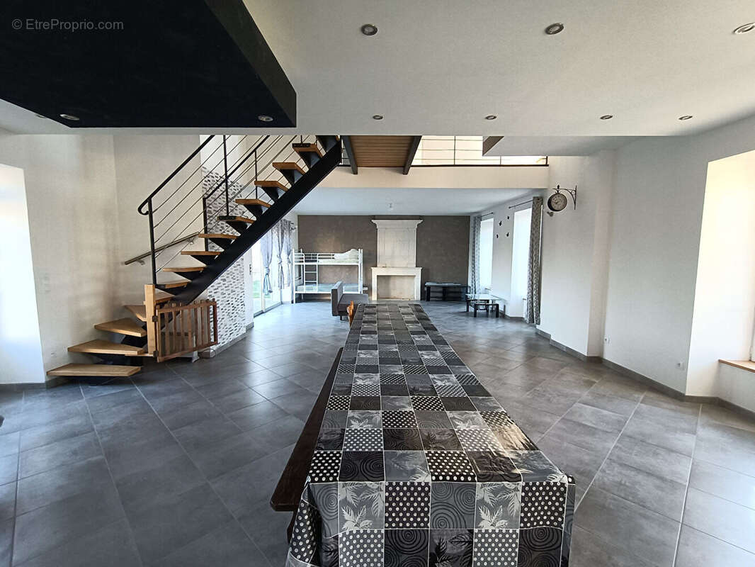 Maison à LES NOUILLERS