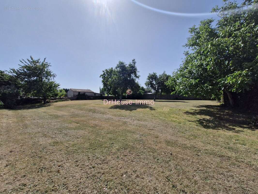 Terrain à SAINTE-NEOMAYE