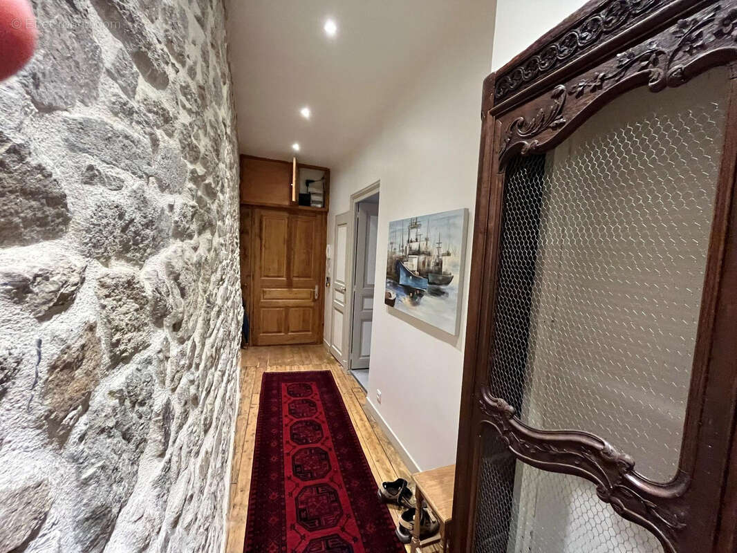 À vendre : Appartement rénové sur le port, au cœur de l'intra muros - photo 8