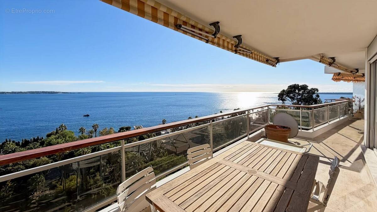 Appartement à VALLAURIS