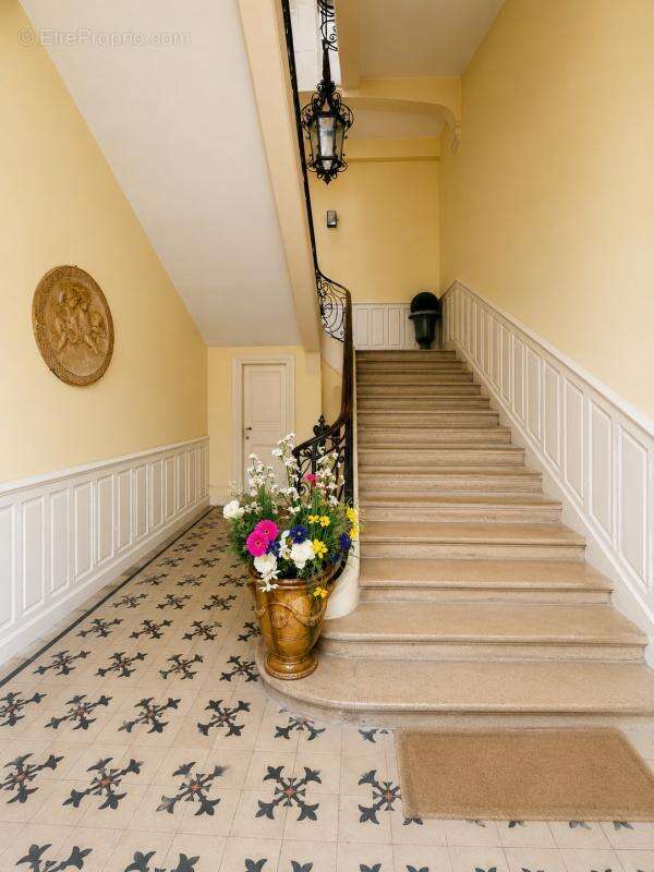Bourges hypercentre -- rare appartement dans un hôtel particu - photo 8