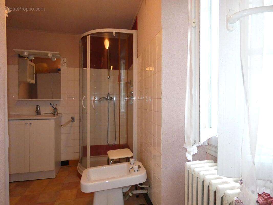 Maison 122 m2 habitables / 2 granges / étable / terrain 3316m² - photo 11
