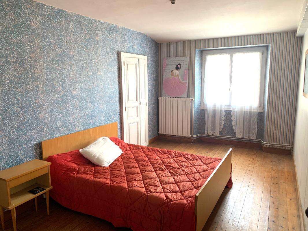 Maison à SAINT-MACAIRE-EN-MAUGES