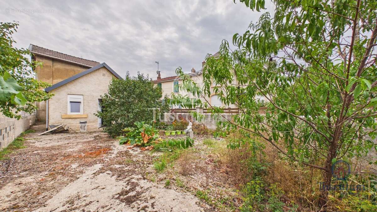 Maison divisée en deux appartements - photo 20