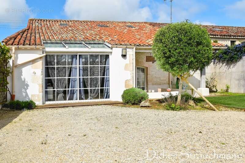 Maison à AIGREFEUILLE-D&#039;AUNIS