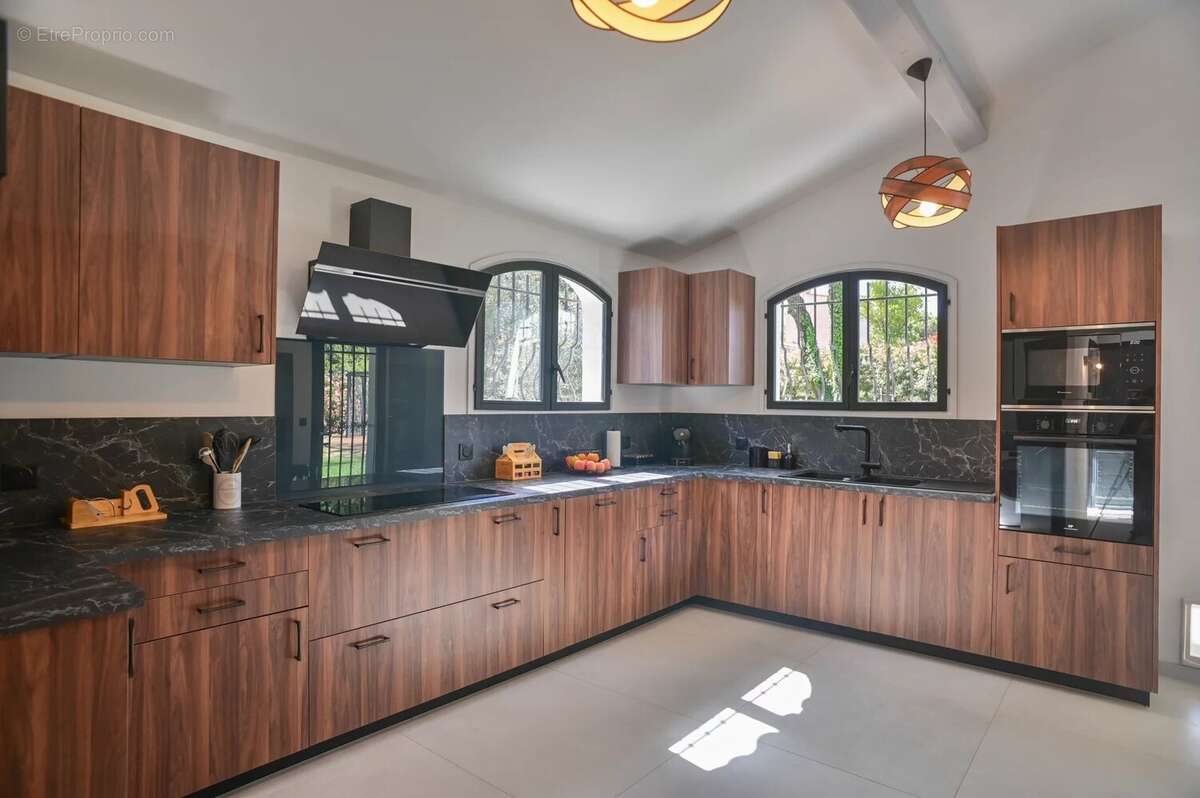 Maison à ROQUEFORT-LES-PINS