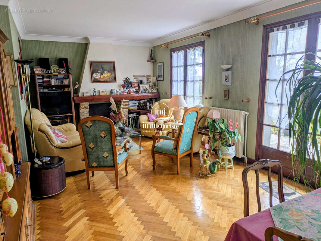 Maison 180 m² à Saint-Yrieix-Sous-Aixe  - photo 3