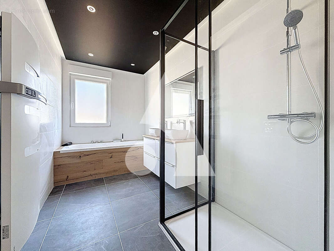 A vendre Villa Neuve à Mougins 5 pièces de 175 m² sur 1225 m² de terrain avec piscine - photo 11