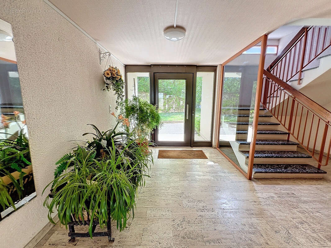 Appartement à SAINT-GENIS-LAVAL