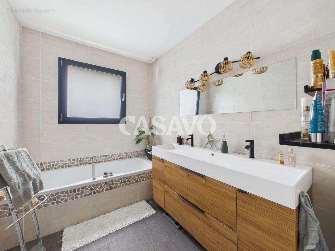 Maison à REVENTIN-VAUGRIS