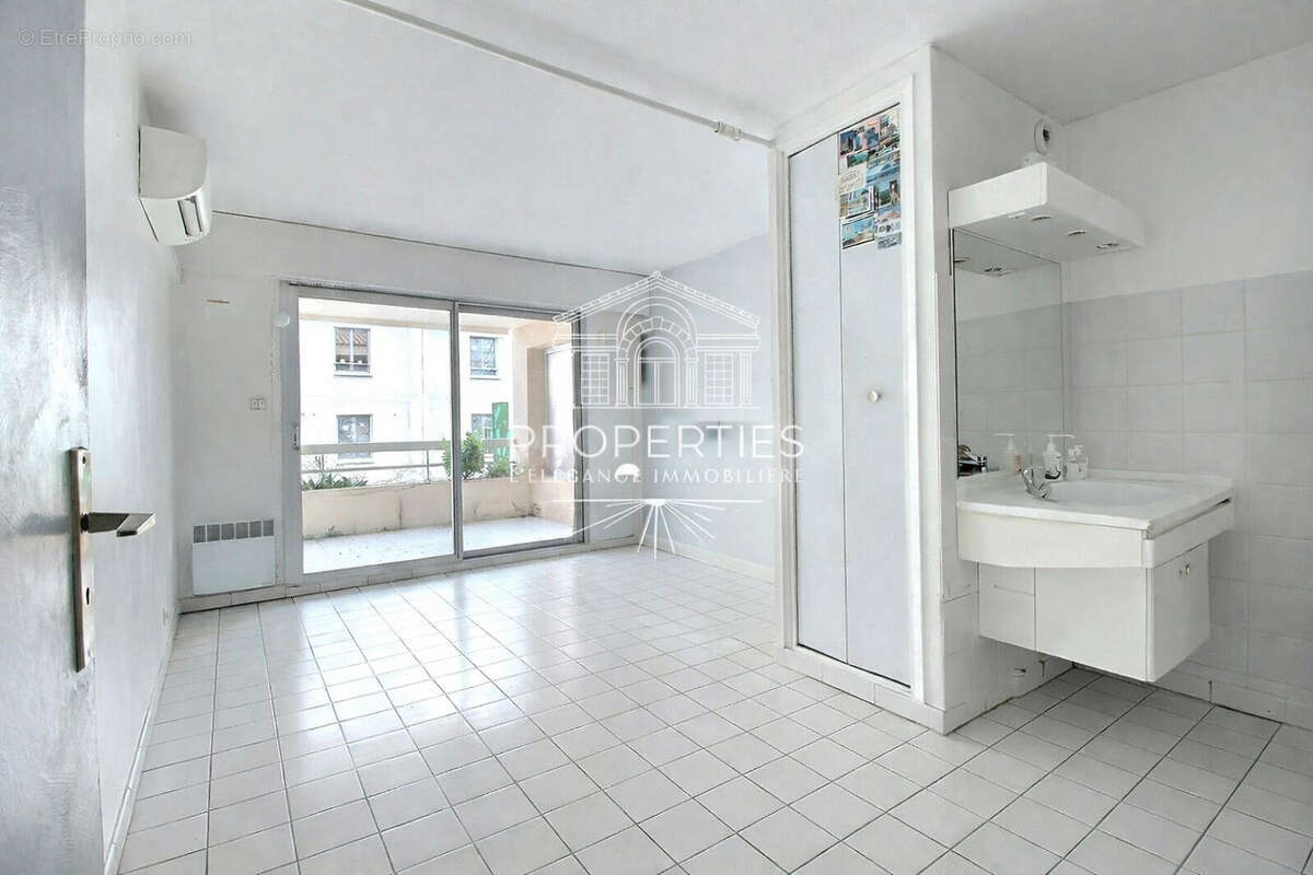 Bormes - le pin - t3 58m² a renover - terrasses x2 - expo sud - possibilite profession liberale - photo 2