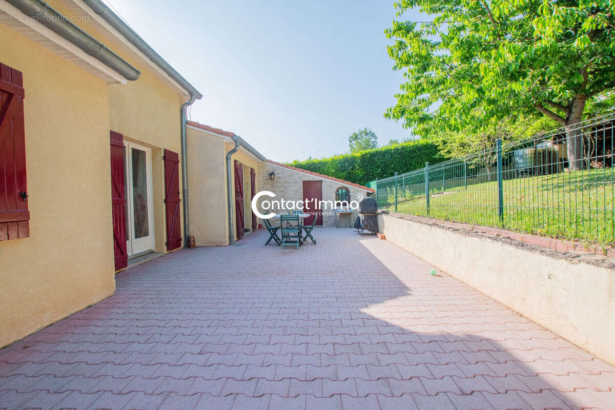 Maison à VIC-LE-COMTE