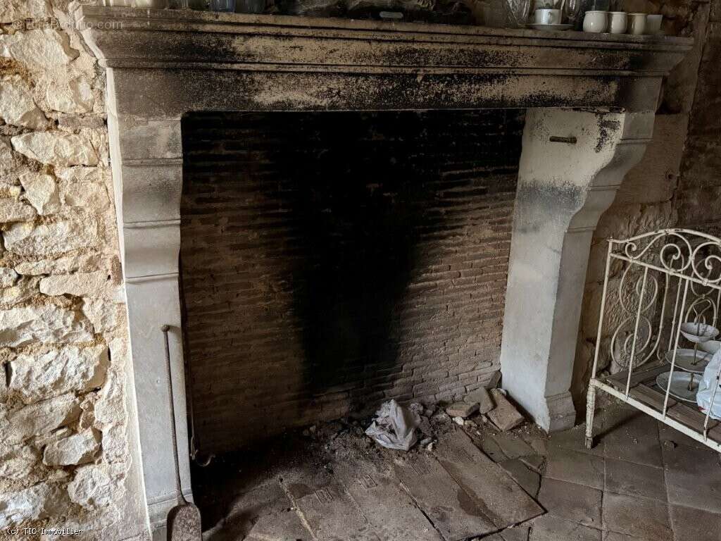 Aile de Vieux Logis du XVI? Siècle à Rénover, Proche de Ruffec - photo 27