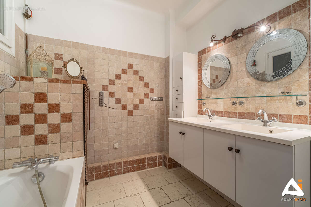 Appartement à MARSEILLE-6E