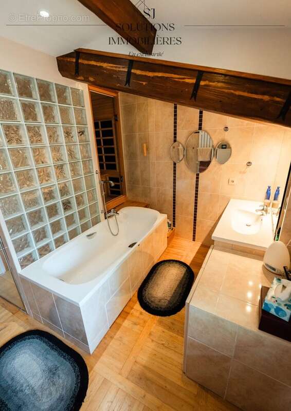 Maison 193 m² à Les Haies  - photo 6