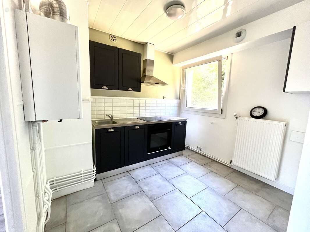 Appartement 620 m² à Charleville-Mezieres  - photo 122