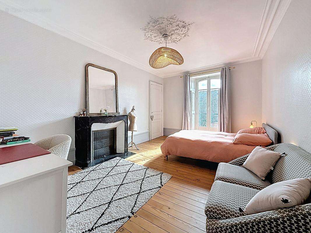 Appartement d'exception de 155 m² dans un ancien hôtel particulier. VANNES HYPER CENTRE - photo 8