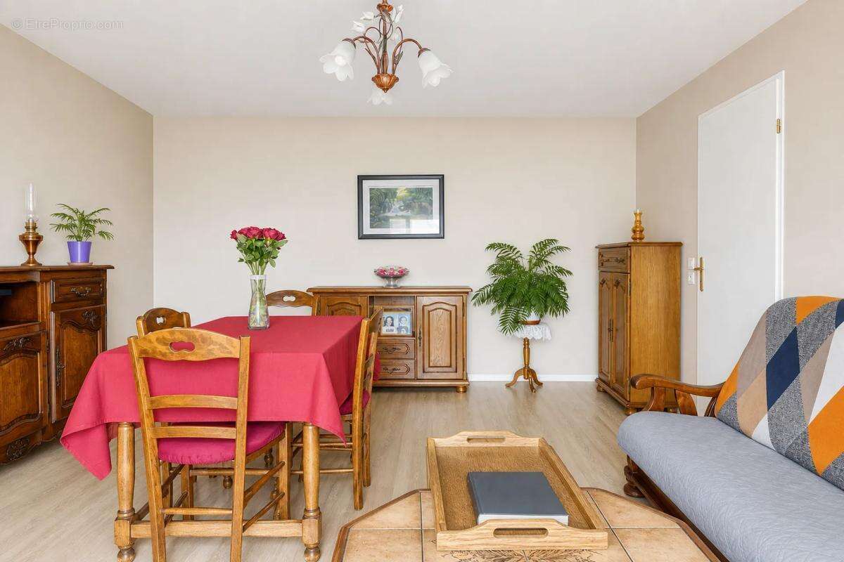 Appartement à VAL-DE-REUIL