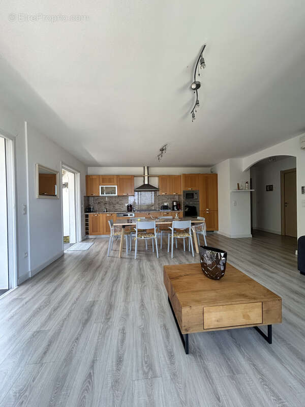 Magnifique T3 meublé avec vue mer, grande terrasse et possibilité de garage - photo 6
