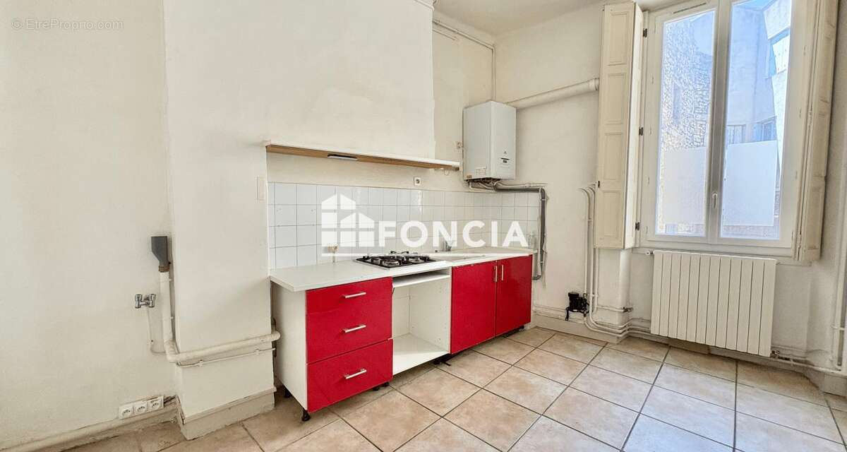 Nîmes Écusson – Bel appartement T3 de 110 m² aux beaux volumes dans immeuble de caractère - photo 9