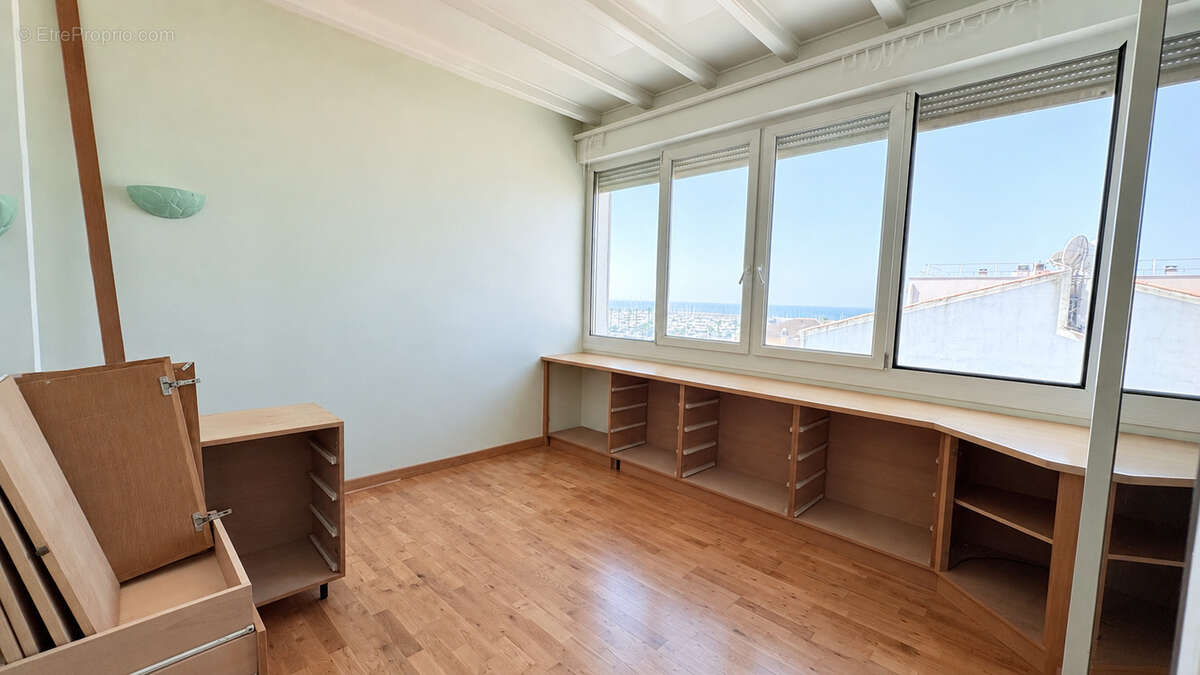 Palavas ,dernier étage privatif en vue mer panoramique , T4/5 de 182 m2 traversant   , 2 boxs privés , cellier - photo 12