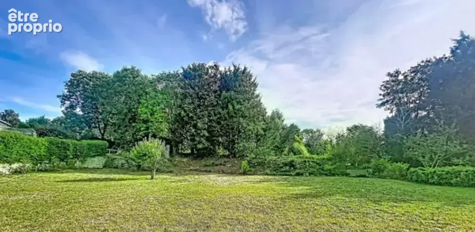 Terrain à SAINTE-CROIX-GRAND-TONNE