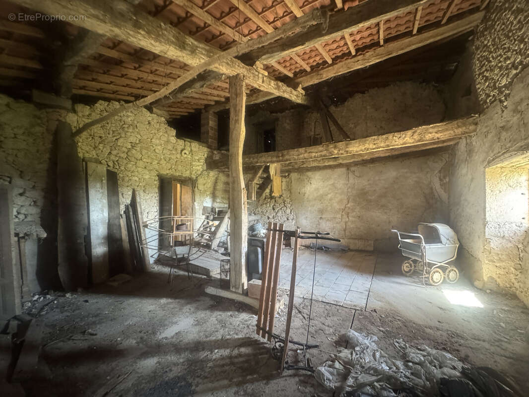 Maison à SAINT-NAZAIRE-DE-VALENTANE